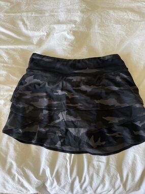 Athleta Black & Gray Camouflage Tiered Skirt